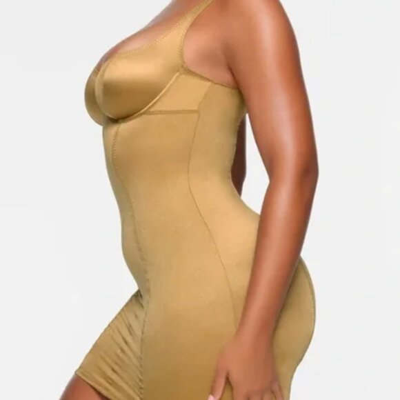(0181) NWT SKIMS Stretch Satin Dress Gold Sz XL - Picture 3 of 4